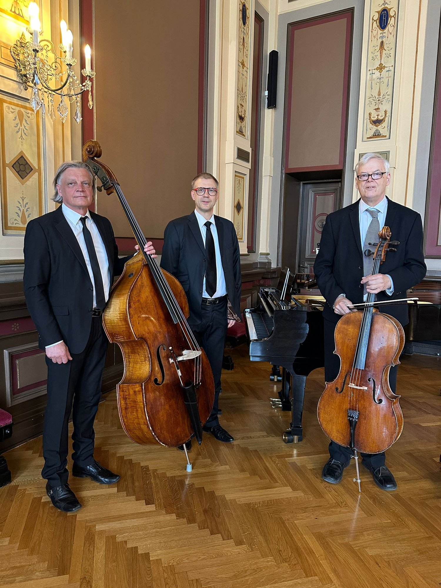 PHOTO-2025-06-03-17-47-34 PHOTO-2025-06-03-17-47-34